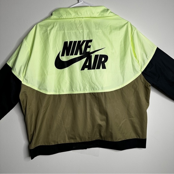 Nike Air - Women’s XS Windbreaker - Zippers and Side Snaps - Athleisure - Picture 13 of 13